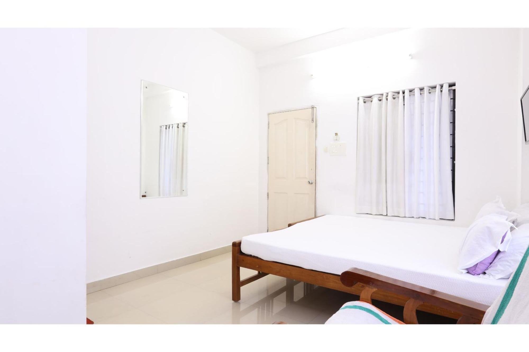 Collection O Ar Square Hotel Thrissur Buitenkant foto