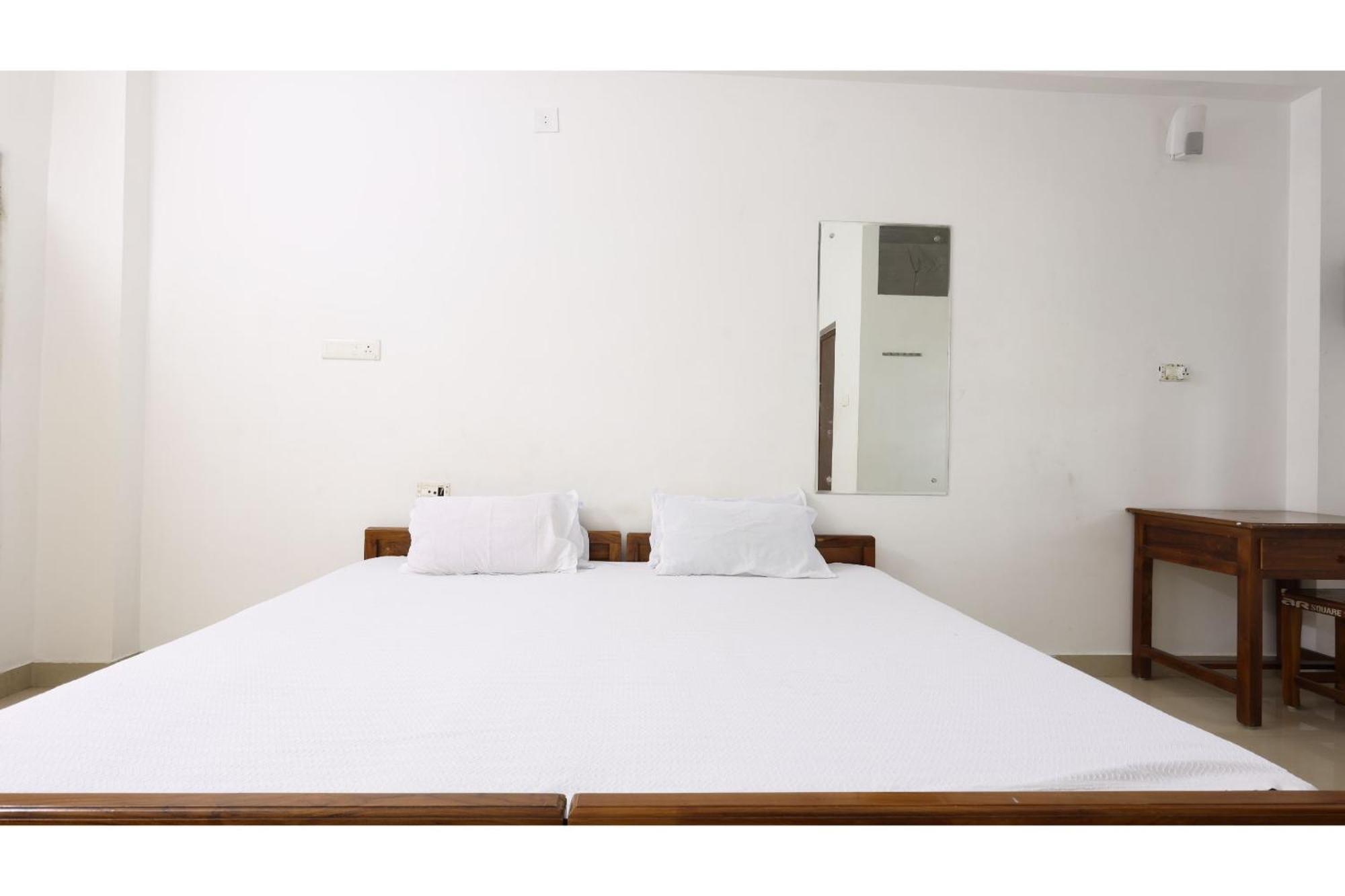 Collection O Ar Square Hotel Thrissur Buitenkant foto